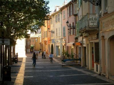 Formidable Studio Au Coeur Historique De Frejus Apartamento Exterior foto
